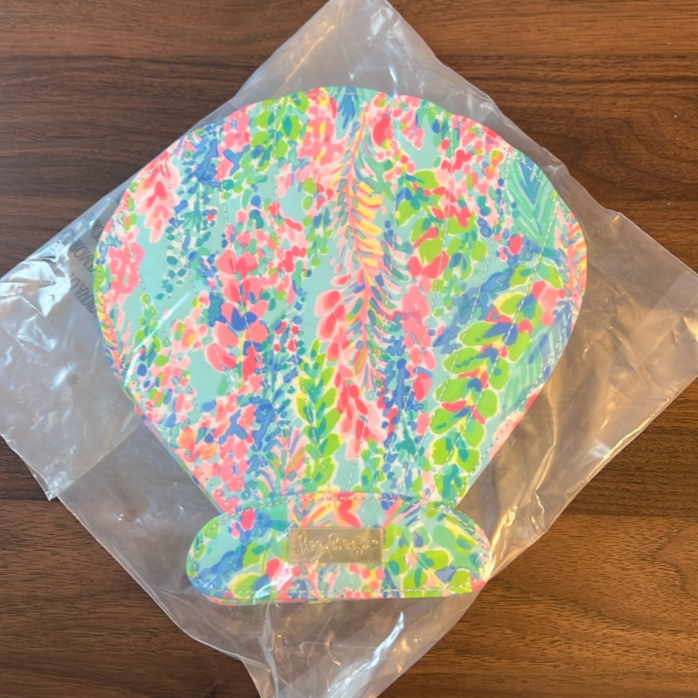 NIP Lilly Pulitzer GWP Makeup Case Catch the Wave